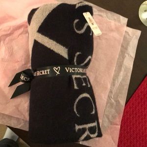 Victoria’s Secret blanket NWT